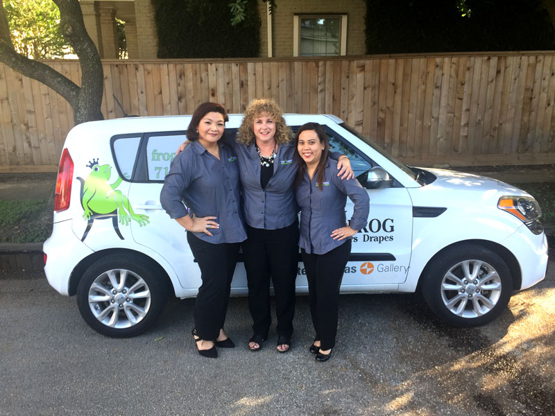 frog car with three people